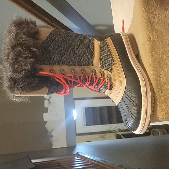 Super Cute & Super Warm Winter Boots! - Picture 7 of 7